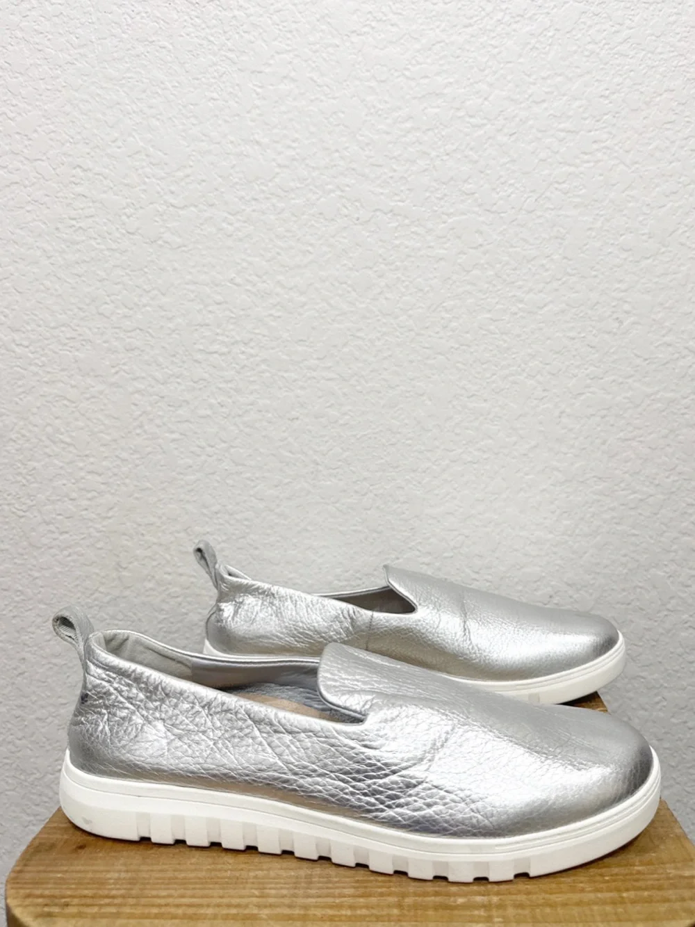 Vionic Uptown Willa Silver Metallic Slip On Sneaker Size 11